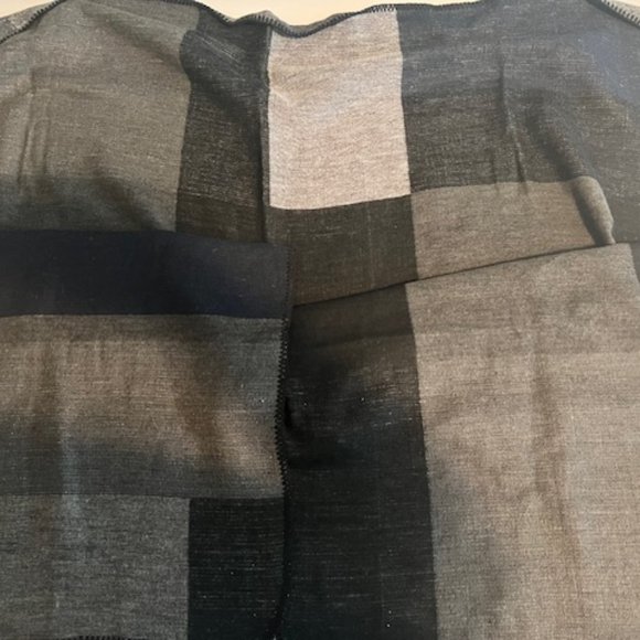 Urban CoCo Color Block Shawl - Picture 9 of 11